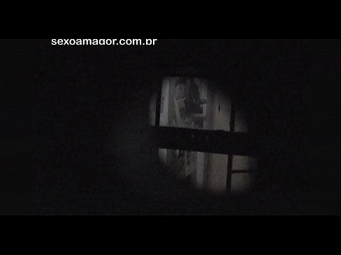 ❤️ Blondie filmohet fshehurazi nga një soditës i lagjes i fshehur pas tullave të zbrazëta ❤️ Pornografi cilësore në sq.superpornpics.ru ❌